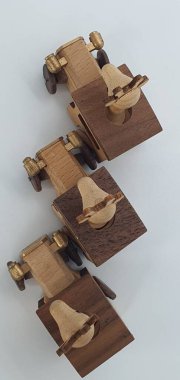 Ahşaptan yapılmış küçük ahşap modellerin yaratıcı çekimlerini kapat, diğer adıyla Simgeler.