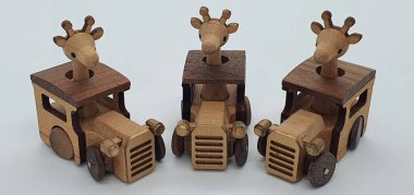 Ahşaptan yapılmış küçük ahşap modellerin yaratıcı çekimlerini kapat, diğer adıyla Simgeler.