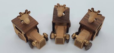 Ahşaptan yapılmış küçük ahşap modellerin yaratıcı çekimlerini kapat, diğer adıyla Simgeler.