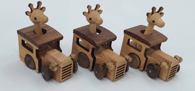 Ahşaptan yapılmış küçük ahşap modellerin yaratıcı çekimlerini kapat, diğer adıyla Simgeler.