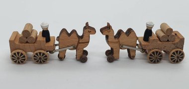 Ahşaptan yapılmış küçük ahşap modellerin yaratıcı çekimlerini kapat, diğer adıyla Simgeler.