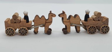 Ahşaptan yapılmış küçük ahşap modellerin yaratıcı çekimlerini kapat, diğer adıyla Simgeler.