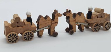 Ahşaptan yapılmış küçük ahşap modellerin yaratıcı çekimlerini kapat, diğer adıyla Simgeler.