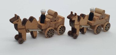 Ahşaptan yapılmış küçük ahşap modellerin yaratıcı çekimlerini kapat, diğer adıyla Simgeler.