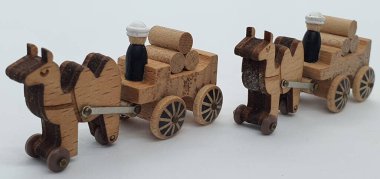 Ahşaptan yapılmış küçük ahşap modellerin yaratıcı çekimlerini kapat, diğer adıyla Simgeler.