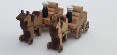 Ahşaptan yapılmış küçük ahşap modellerin yaratıcı çekimlerini kapat, diğer adıyla Simgeler.