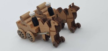 Ahşaptan yapılmış küçük ahşap modellerin yaratıcı çekimlerini kapat, diğer adıyla Simgeler.