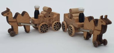 Ahşaptan yapılmış küçük ahşap modellerin yaratıcı çekimlerini kapat, diğer adıyla Simgeler.