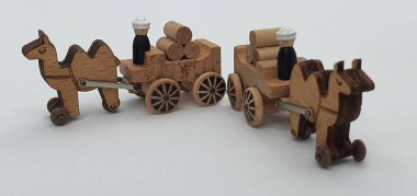 Ahşaptan yapılmış küçük ahşap modellerin yaratıcı çekimlerini kapat, diğer adıyla Simgeler.