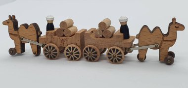 Ahşaptan yapılmış küçük ahşap modellerin yaratıcı çekimlerini kapat, diğer adıyla Simgeler.