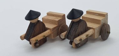 Ahşaptan yapılmış küçük ahşap modellerin yaratıcı çekimlerini kapat, diğer adıyla Simgeler.