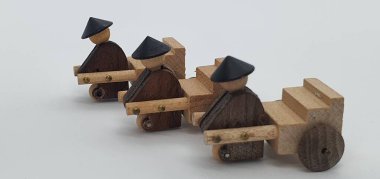 Ahşaptan yapılmış küçük ahşap modellerin yaratıcı çekimlerini kapat, diğer adıyla Simgeler.