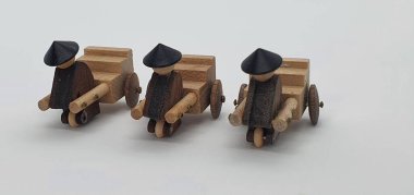 Ahşaptan yapılmış küçük ahşap modellerin yaratıcı çekimlerini kapat, diğer adıyla Simgeler.