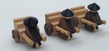 Ahşaptan yapılmış küçük ahşap modellerin yaratıcı çekimlerini kapat, diğer adıyla Simgeler.