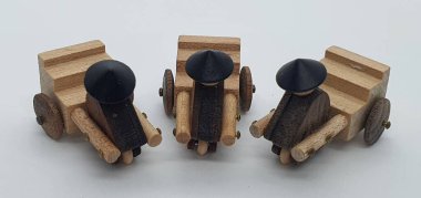 Ahşaptan yapılmış küçük ahşap modellerin yaratıcı çekimlerini kapat, diğer adıyla Simgeler.