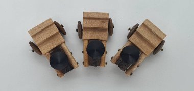 Ahşaptan yapılmış küçük ahşap modellerin yaratıcı çekimlerini kapat, diğer adıyla Simgeler.