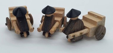 Ahşaptan yapılmış küçük ahşap modellerin yaratıcı çekimlerini kapat, diğer adıyla Simgeler.