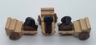 Ahşaptan yapılmış küçük ahşap modellerin yaratıcı çekimlerini kapat, diğer adıyla Simgeler.