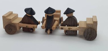 Ahşaptan yapılmış küçük ahşap modellerin yaratıcı çekimlerini kapat, diğer adıyla Simgeler.