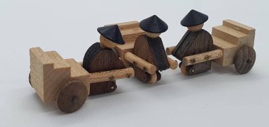 Ahşaptan yapılmış küçük ahşap modellerin yaratıcı çekimlerini kapat, diğer adıyla Simgeler.