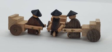 Ahşaptan yapılmış küçük ahşap modellerin yaratıcı çekimlerini kapat, diğer adıyla Simgeler.