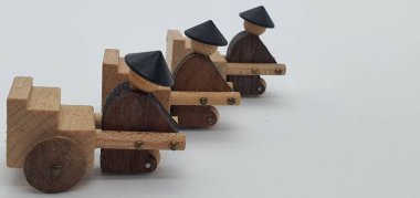 Ahşaptan yapılmış küçük ahşap modellerin yaratıcı çekimlerini kapat, diğer adıyla Simgeler.