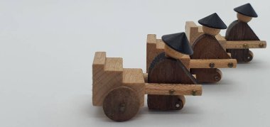 Ahşaptan yapılmış küçük ahşap modellerin yaratıcı çekimlerini kapat, diğer adıyla Simgeler.