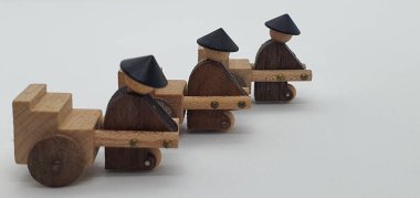 Ahşaptan yapılmış küçük ahşap modellerin yaratıcı çekimlerini kapat, diğer adıyla Simgeler.