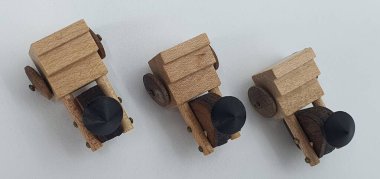 Ahşaptan yapılmış küçük ahşap modellerin yaratıcı çekimlerini kapat, diğer adıyla Simgeler.