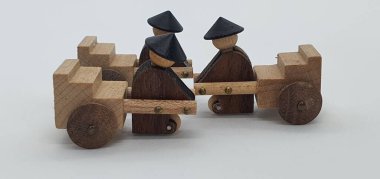 Ahşaptan yapılmış küçük ahşap modellerin yaratıcı çekimlerini kapat, diğer adıyla Simgeler.