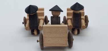 Ahşaptan yapılmış küçük ahşap modellerin yaratıcı çekimlerini kapat, diğer adıyla Simgeler.