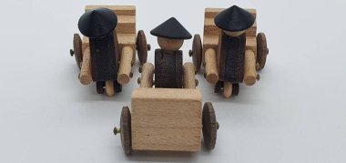 Ahşaptan yapılmış küçük ahşap modellerin yaratıcı çekimlerini kapat, diğer adıyla Simgeler.