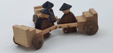 Ahşaptan yapılmış küçük ahşap modellerin yaratıcı çekimlerini kapat, diğer adıyla Simgeler.