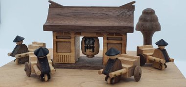 Ahşaptan yapılmış küçük ahşap modellerin yaratıcı çekimlerini kapat, diğer adıyla Simgeler.