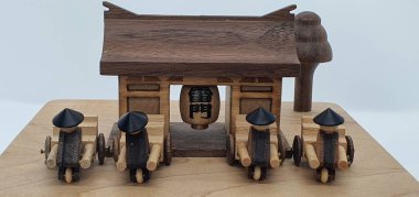 Ahşaptan yapılmış küçük ahşap modellerin yaratıcı çekimlerini kapat, diğer adıyla Simgeler.