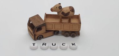 Ahşaptan yapılmış küçük ahşap modellerin yaratıcı çekimlerini kapat, diğer adıyla Simgeler.