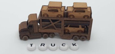 Ahşaptan yapılmış küçük ahşap modellerin yaratıcı çekimlerini kapat, diğer adıyla Simgeler.