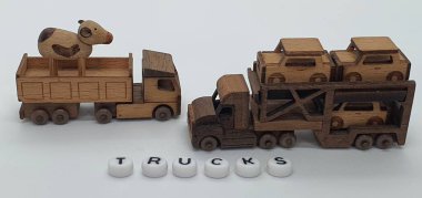 Ahşaptan yapılmış küçük ahşap modellerin yaratıcı çekimlerini kapat, diğer adıyla Simgeler.