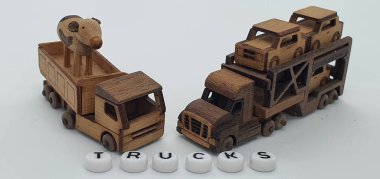 Ahşaptan yapılmış küçük ahşap modellerin yaratıcı çekimlerini kapat, diğer adıyla Simgeler.