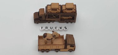 Ahşaptan yapılmış küçük ahşap modellerin yaratıcı çekimlerini kapat, diğer adıyla Simgeler.