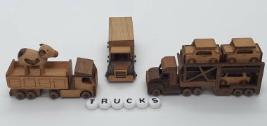 Ahşaptan yapılmış küçük ahşap modellerin yaratıcı çekimlerini kapat, diğer adıyla Simgeler.