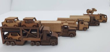 Ahşaptan yapılmış küçük ahşap modellerin yaratıcı çekimlerini kapat, diğer adıyla Simgeler.