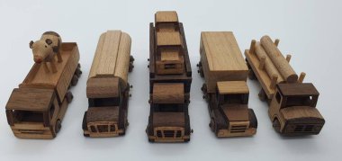 Ahşaptan yapılmış küçük ahşap modellerin yaratıcı çekimlerini kapat, diğer adıyla Simgeler.