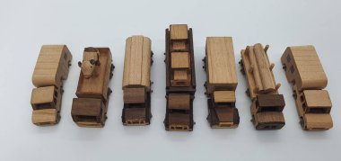 Ahşaptan yapılmış küçük ahşap modellerin yaratıcı çekimlerini kapat, diğer adıyla Simgeler.