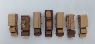 Ahşaptan yapılmış küçük ahşap modellerin yaratıcı çekimlerini kapat, diğer adıyla Simgeler.