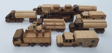 Ahşaptan yapılmış küçük ahşap modellerin yaratıcı çekimlerini kapat, diğer adıyla Simgeler.