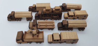 Ahşaptan yapılmış küçük ahşap modellerin yaratıcı çekimlerini kapat, diğer adıyla Simgeler.