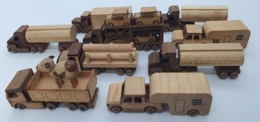 Ahşaptan yapılmış küçük ahşap modellerin yaratıcı çekimlerini kapat, diğer adıyla Simgeler.