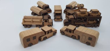 Ahşaptan yapılmış küçük ahşap modellerin yaratıcı çekimlerini kapat, diğer adıyla Simgeler.