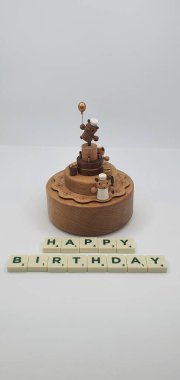 Ahşaptan yapılmış küçük ahşap modellerin yaratıcı çekimlerini kapat, diğer adıyla Simgeler.